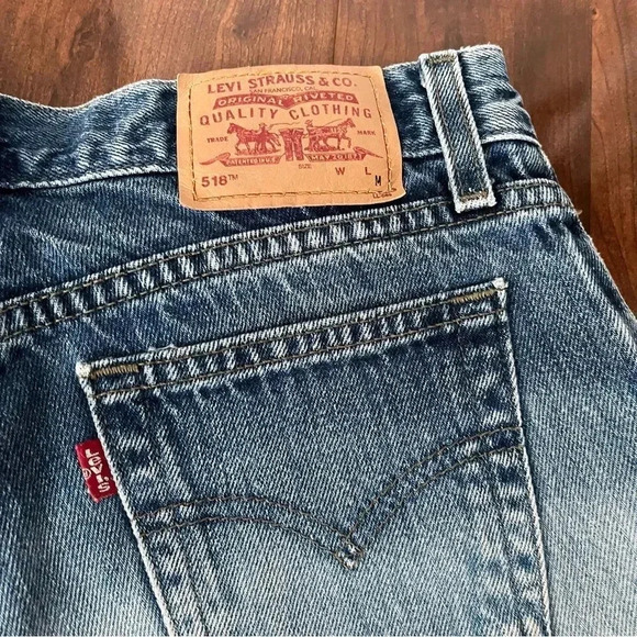 Levi’s ombré cut off  short - Picture 8 of 9